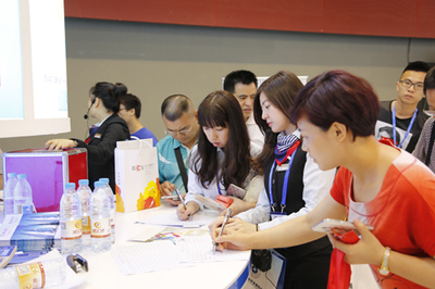 廣東省省長朱小丹視察金交會(huì) 誠匯通首日參展受矚目